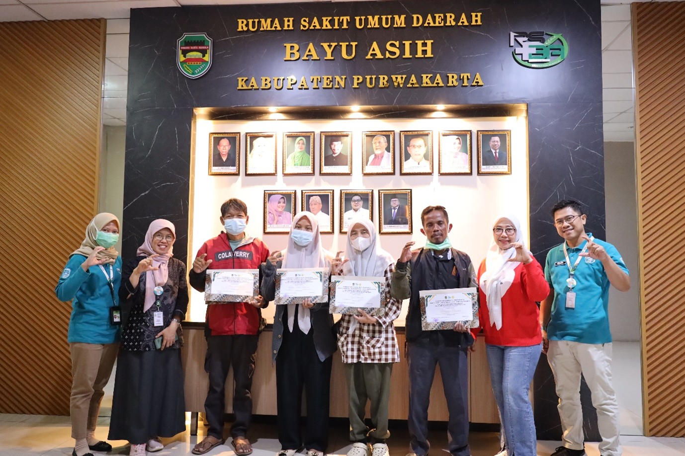 Sebuah Kemenangan Mengharukan: "Wisuda" Kesembuhan di Poliklinik TB RO RSUD Bayu Asih